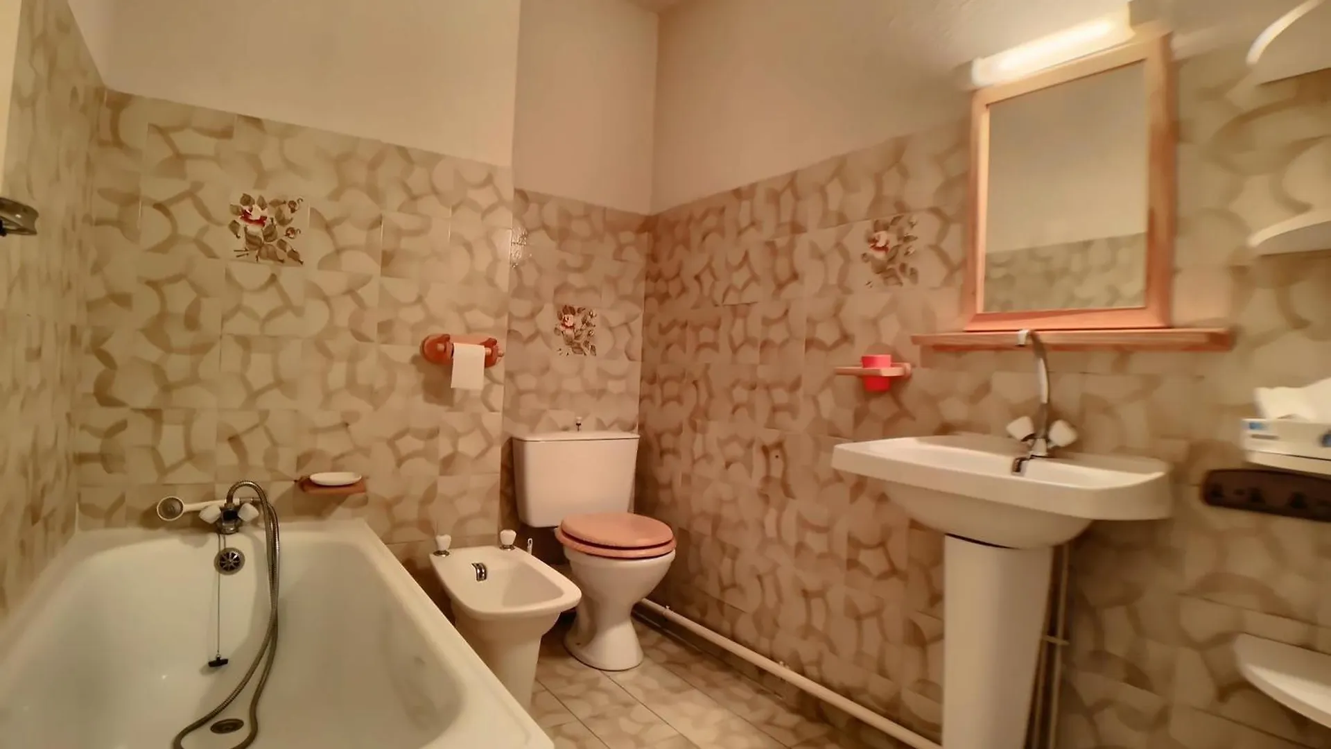 Appartement A Saintes-Maries-De-La-Mer, Proche Mer, Balcon, Parking Inclus - Fr-1-475-195 Apartment